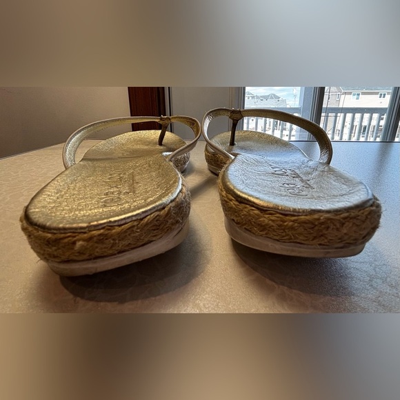 Tommy Bahama | ladies Relaxology lonna Leather Flip Flops. Size: 11 - Picture 11 of 16